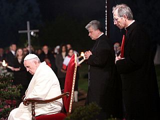 Papežev križev pot tudi o zlorabah in rasizmu