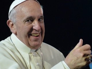 Papež na dopustu ni pozabil na ljudi