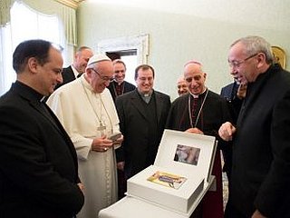 Evangeliarij usmiljenja predstavili papežu