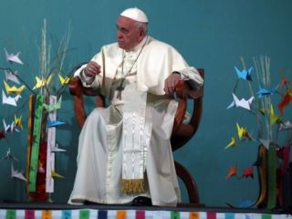 Papež čilske politike spodbudil k demokraciji
