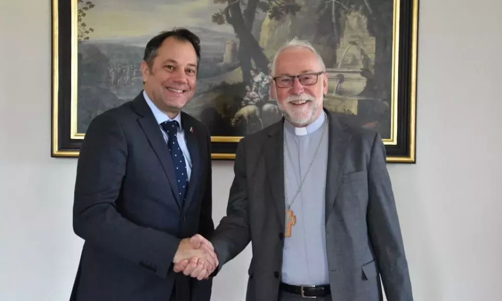 Krški škof Marketz z ministrom Arčonom o vlogi Cerkve pri ohranjanju dvojezičnosti