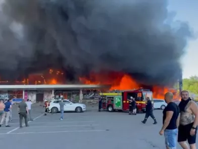 Ukrajina: Ruski napad na poln trgovski center
