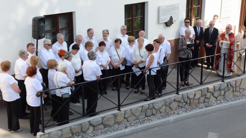 Komenda Spominska plošča na »Glavarjevem špitalu«/JOžE PAVLIč DRUžINA