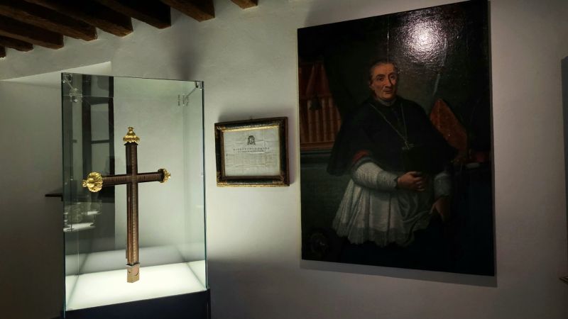 <p>Na desni je portret Jeronima Fonde, ki ga je pred 15 leti našel Zorko Bajc.</p>