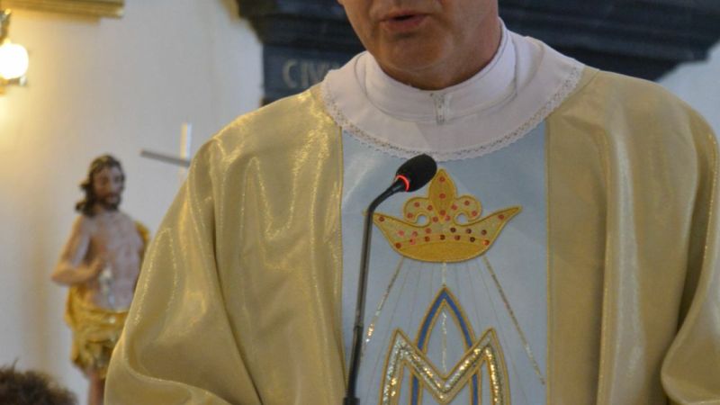 Slavnostni govornik mag. Marko Košnik je pričeval, kako so se v zlatomašnikovem življenju posebej uresničevale besede dar, pot in milost.