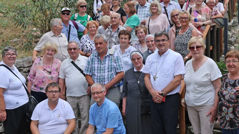 Romarji iz župnije Celje – Sv. Danijel s škofom Maksimilijanom Matjažem na Vejni.
