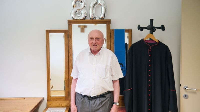Aprila je praznoval 80 let s slovesno mašo in kosilom za povabljene sorodnike in prijatelje.