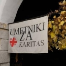 Razstava likovnih del Umetniki za karitas v Ljubljani