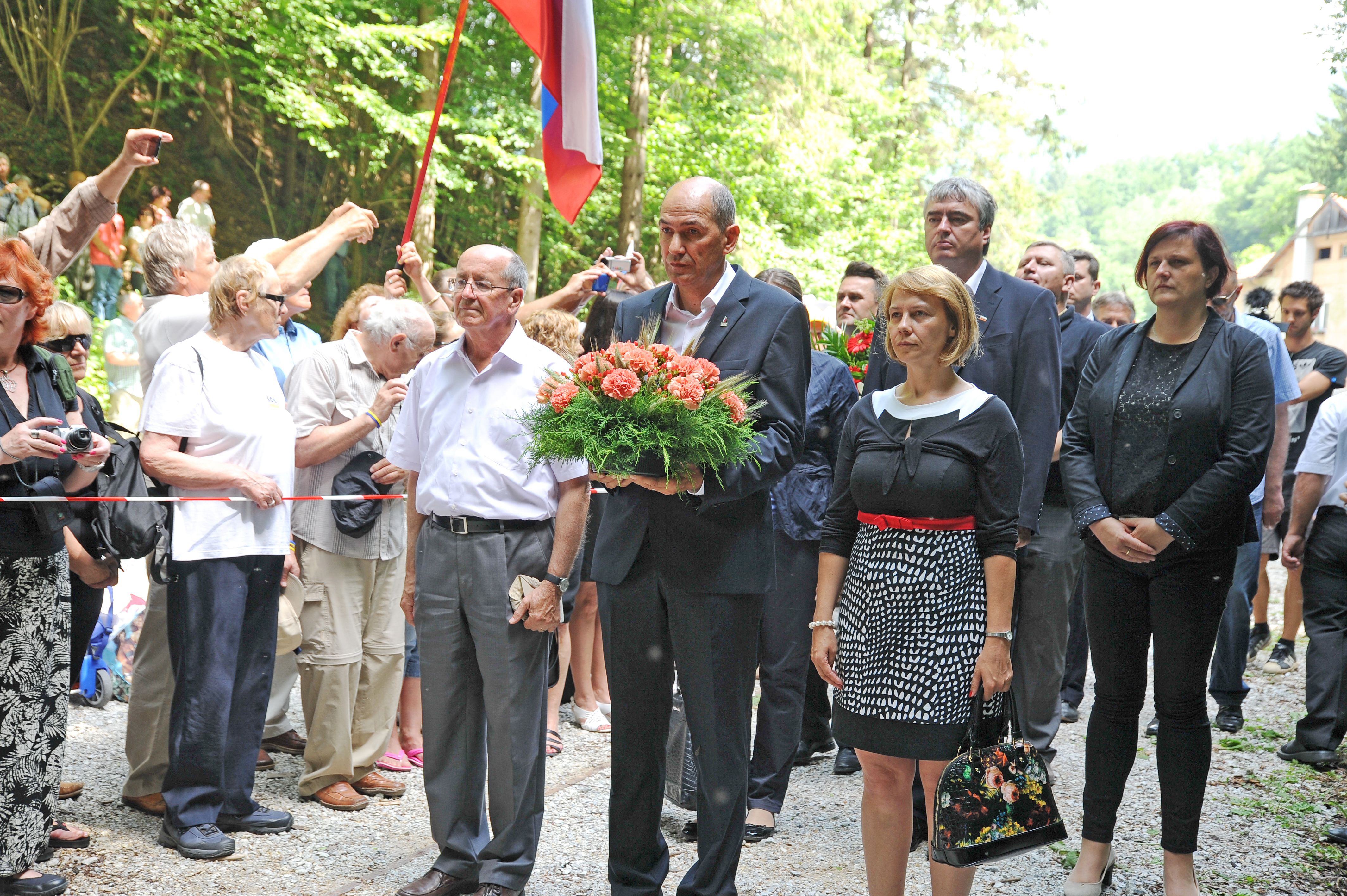 Huda Jama, rudnik Barbara rov, grobišče [9] | Družina – vsak dan s teboj