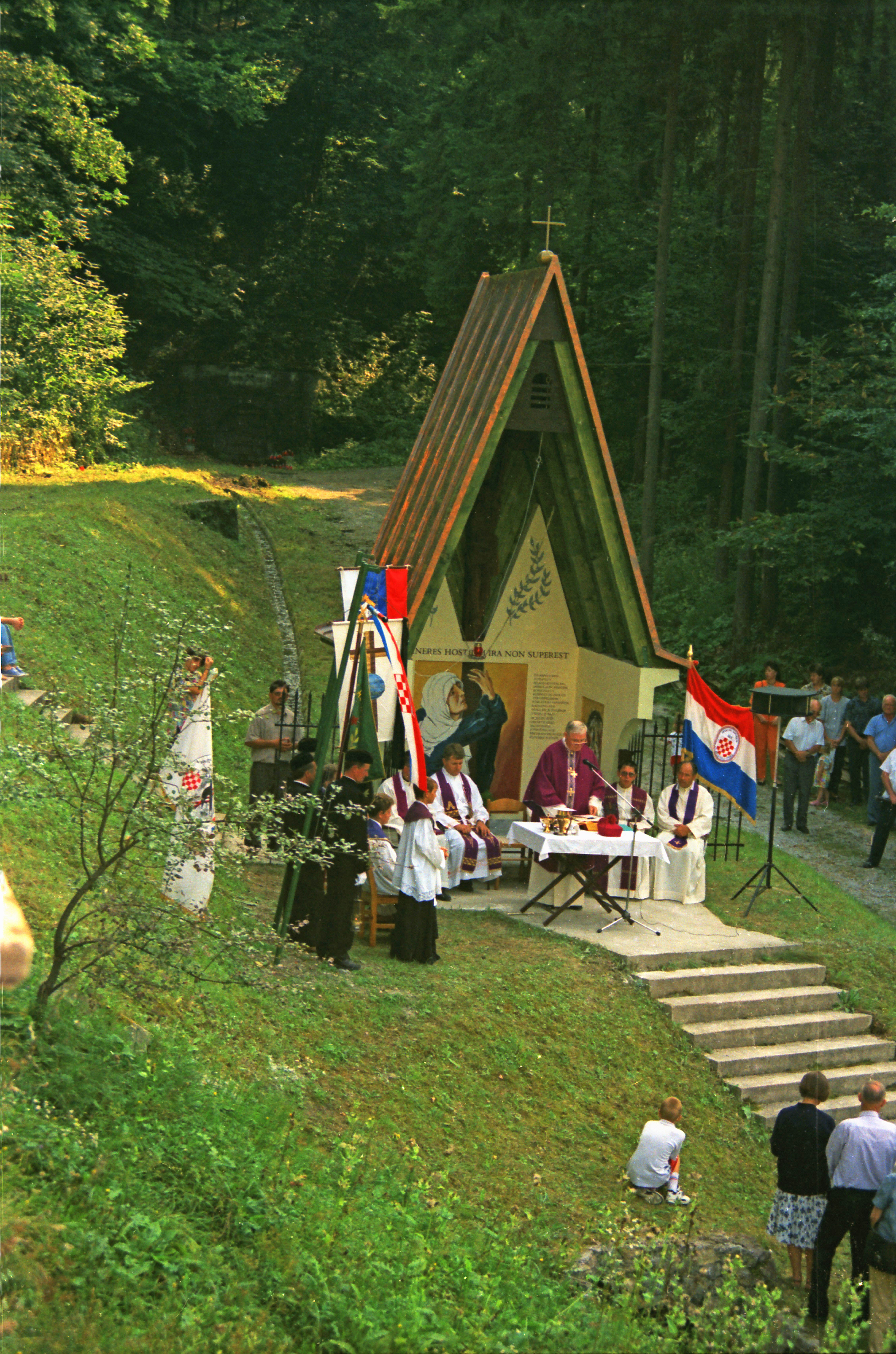 Huda Jama, rudnik Barbara rov, grobišče [1] | Družina – vsak dan s teboj