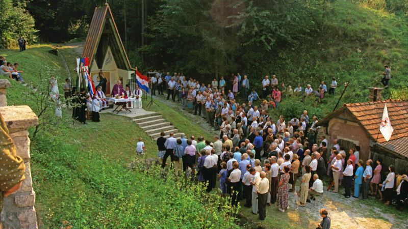 Huda Jama, rudnik Barbara rov, grobišče [1] | Družina – vsak dan s teboj