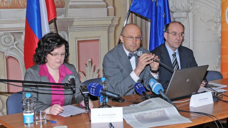 Huda Jama, rudnik Barbara rov, grobišče [5] | Družina – vsak dan s teboj