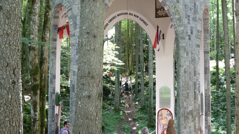 Huda Jama, Spominski park Teharje, pokopališče Dobrava [10] | Družina ...