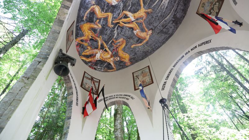 Huda Jama, Spominski park Teharje, pokopališče Dobrava [10] | Družina ...