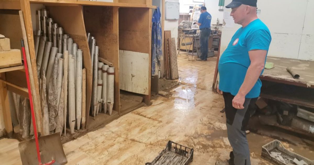 Ujma pod Krvavcem: orglarstvu Močnik poplavilo delavnico [FOTO ...