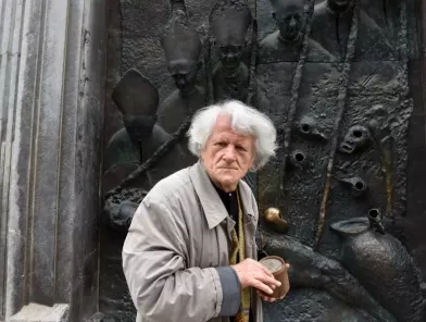Akademski kipar Mirsad Begić, sedemdesetletnik
