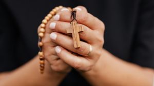 »Gospod, nauči nas moliti«: Stolna župnija Maribor sprejema papeževo priporočilo