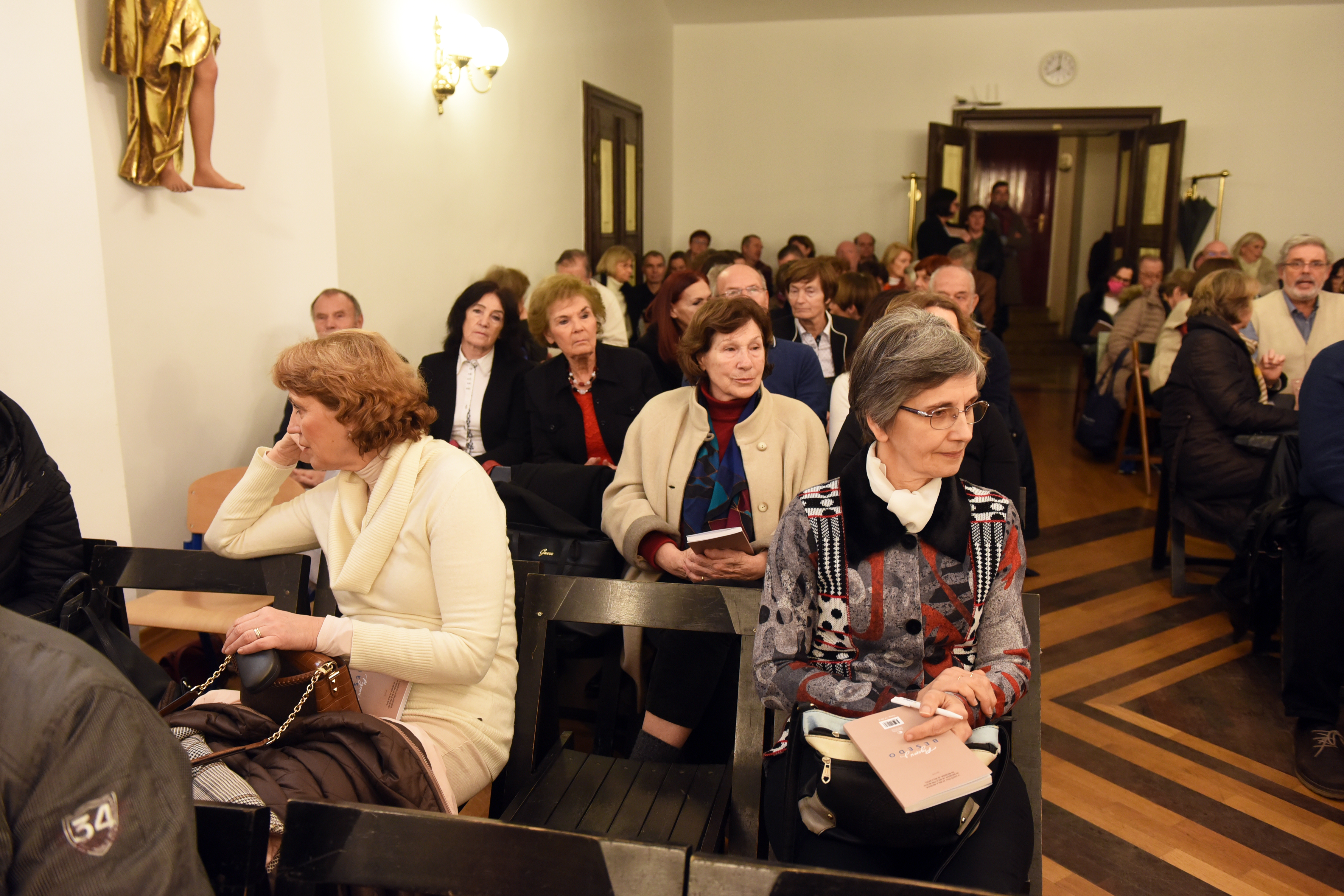 Večer meditacij p. Pavleta Jakopa: Pogovori z Besedo [FOTO] | Družina ...