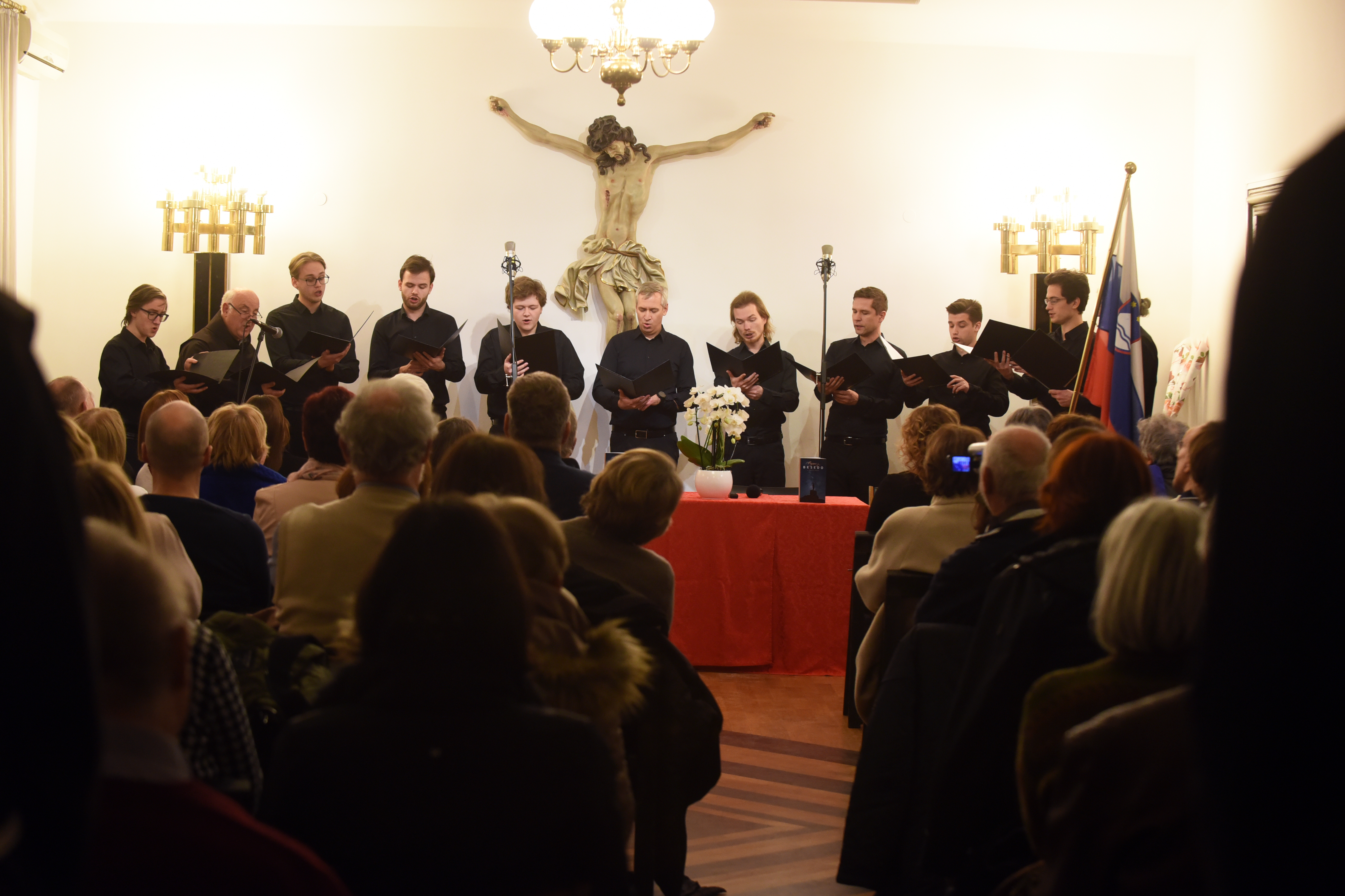 Večer meditacij p. Pavleta Jakopa: Pogovori z Besedo [FOTO] | Družina ...