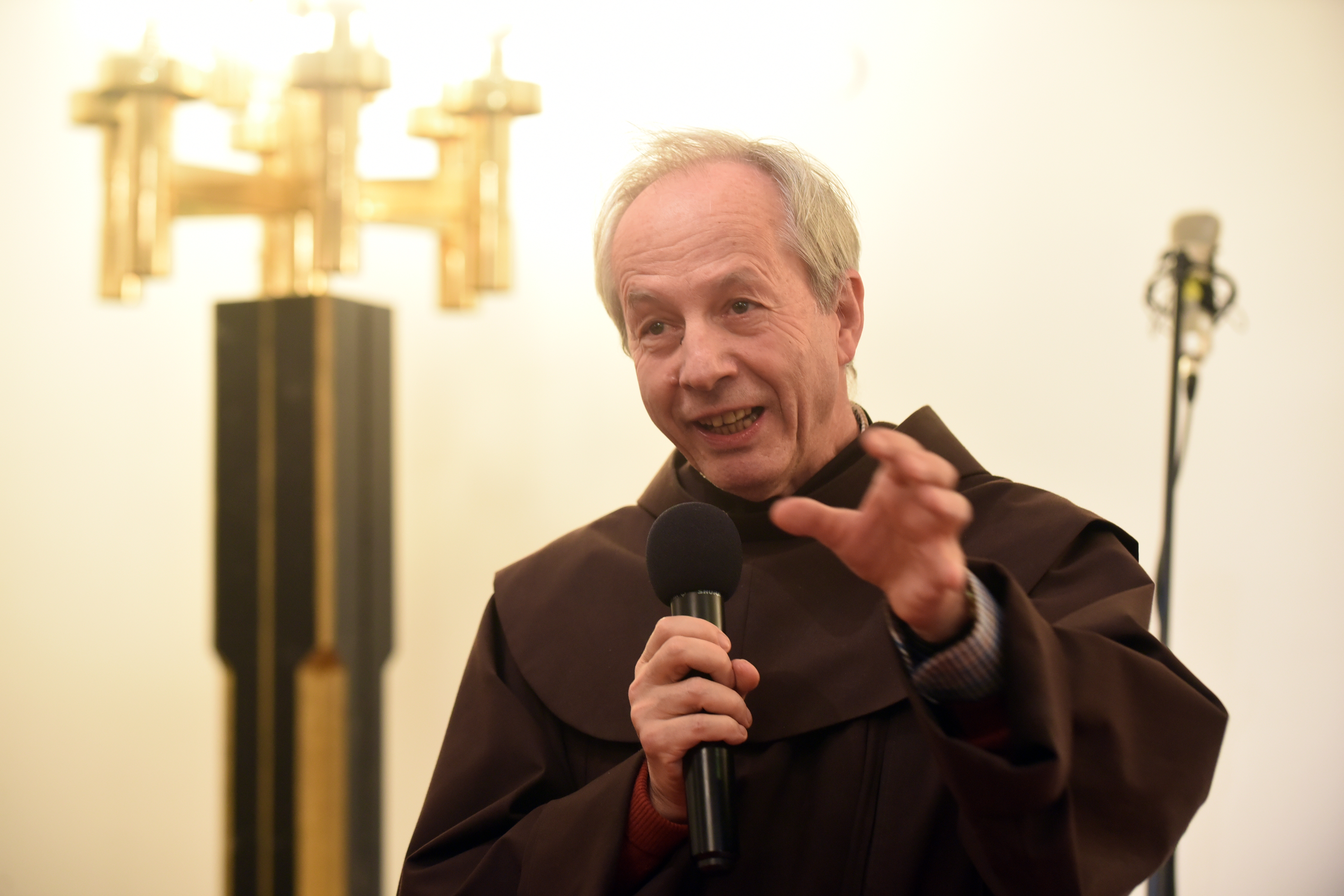 Večer meditacij p. Pavleta Jakopa: Pogovori z Besedo [FOTO] | Družina ...