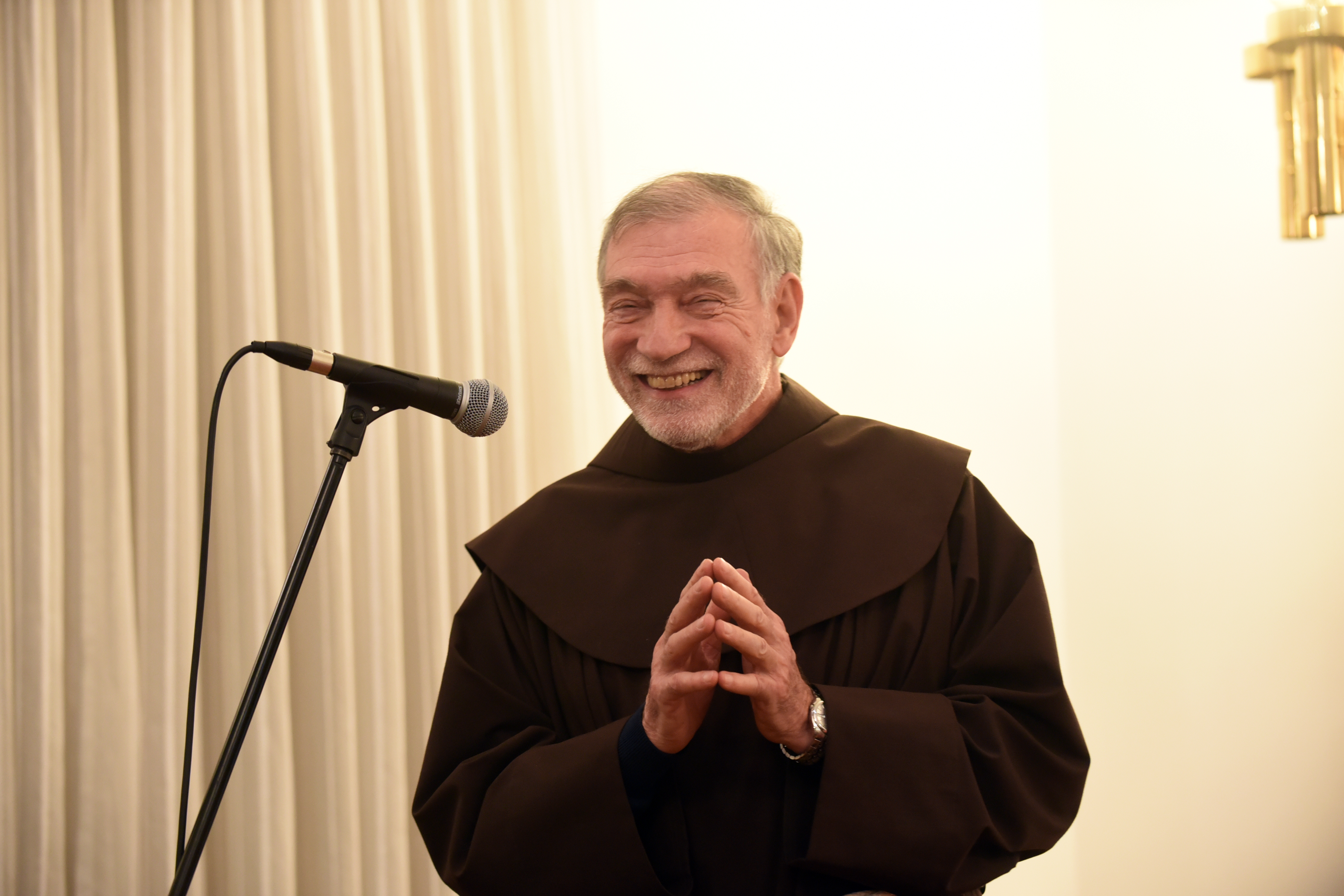 Večer meditacij p. Pavleta Jakopa: Pogovori z Besedo [FOTO] | Družina ...