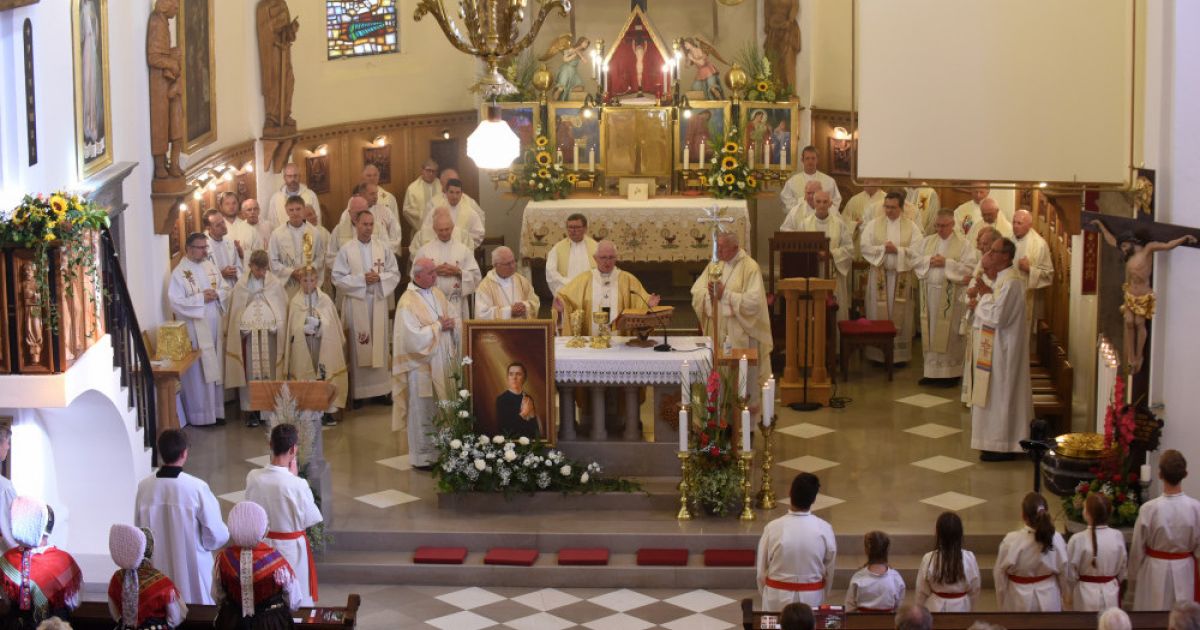 Šest svetniških Slovencev pod ostrim očesom Cerkve – kdaj bodo blaženi?