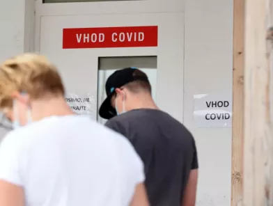 Slovenija ima posodobljeno cepivo proti covidu-19, kakšna so priporočila?