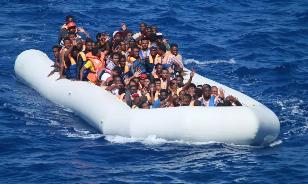V 24 urah na Lampeduso prispelo dva tisoč migrantov