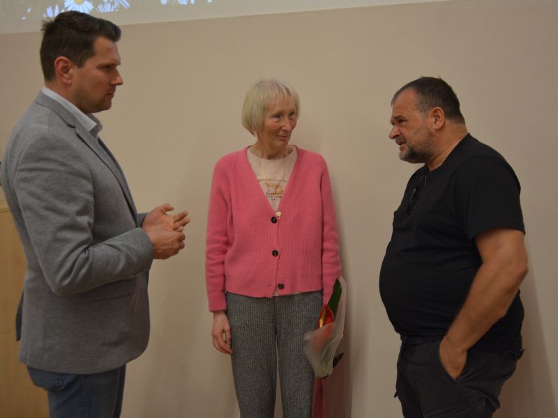 Okrogle mize se je udeležil tudi kamniški župan Matej Slapar (levo).