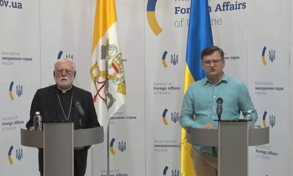 Nadškof Gallagher v Ukrajini: vztrajajmo na poti miru