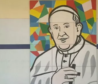 Papež Frančišek v bolnišnici še naprej dobro okreva