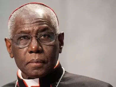 Kardinal Sarah: verska svoboda je ogrožena tudi na Zahodu
