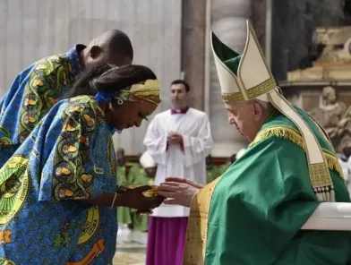 Papež potuje v Afriko!