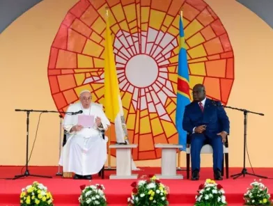 Papež v Kinšasi: »Roke stran od Afrike!« [VIDEO]