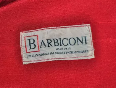Stiska rimskih krojačev: primanjkuje rdeče svile za kardinalska oblačila