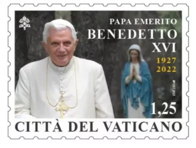 Vatikan izdal spominsko znamko s podobo Benedikta XVI.