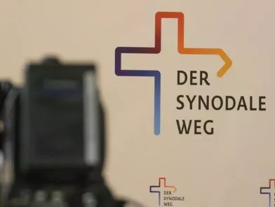 Nemška sinodalna pot: Vatikan zaključil razpravo o ženskem duhovništvu in istospolnih