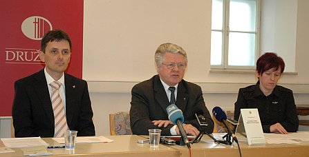 Pastirsko pismo irskim katoličanom, Družina dr. Andrej Saje, dr. Rafko Valenčič, Manica Ferenc