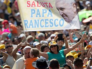 Papež: »Vsi smo enaki – tudi sam sem eden izmed vas«