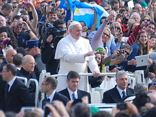 Papež prejel ključ za brazilski papamobil
