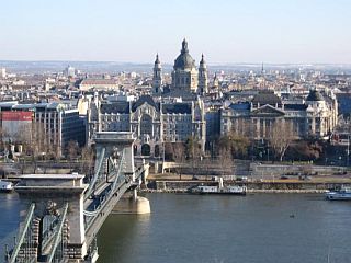 Evropski cerkveni vrh v Budimpešti svari pred ‘ateizacijo’