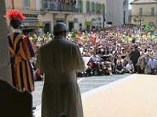 Papež na prvem uradnem obisku v Castel Gandolfu