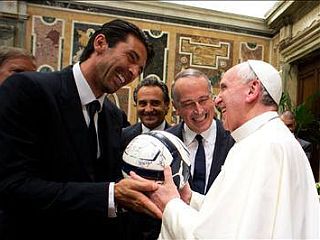 Papež sprejel argentinske in italijanske nogometaše