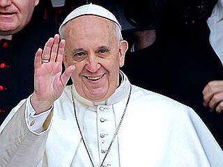 Papež dnevno prejme 2.000 pisem in ima nove pomočnike