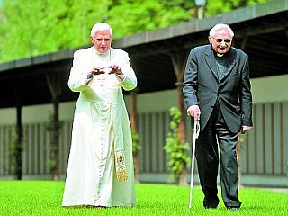 Benediktov zaupnik: Upokojeni in novi papež v dobrih odnosih