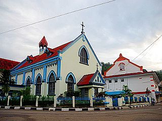Muslimani v Indoneziji nasprotujejo cerkvenim gradnjam