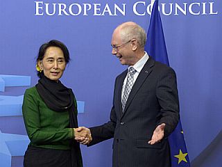 Suu Kyijeva prejela nagrado Saharova iz leta 1990