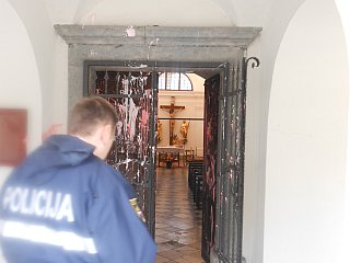 Vandali onečastili cerkev sv. Urha