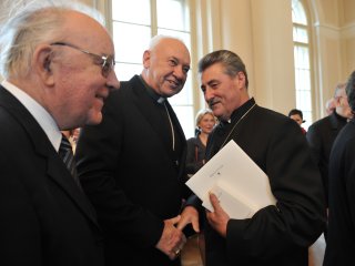 Škofa Bizjak in Lipovšek čestitala škofu Erniši
