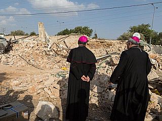 Jeruzalemski patriarh obsoja rušenje cerkvenih domov